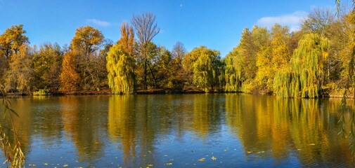 Fototapeta premium Upper pond in the Sofiyivsky arboretum. Uman, Ukraine