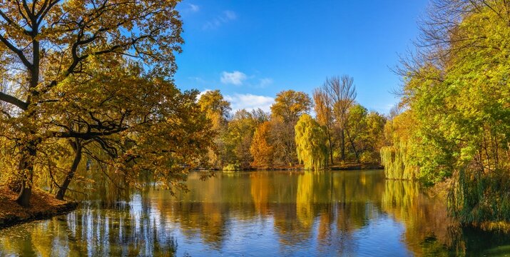 Upper pond in the Sofiyivsky arboretum. Uman, Ukraine
