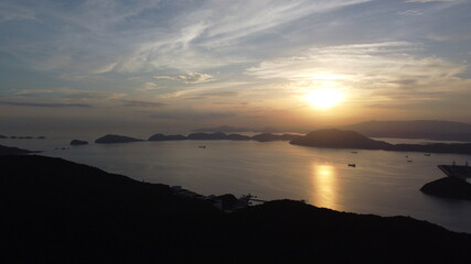 日本の夕日と海！地球のヒカリ