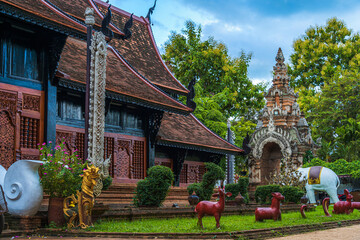Wat Lok Moli is a Buddhist temple is a major tourist attraction Is an ancient Thai art and is Public places in Chiang Mai,Thailand