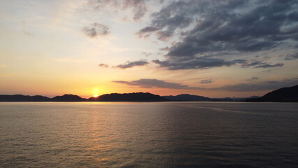 Fototapeta premium 日本の夕日と海！地球のヒカリ