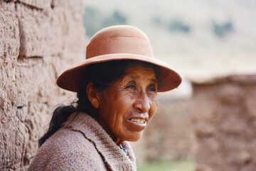 Native american old woman in the countryside. - obrazy, fototapety, plakaty