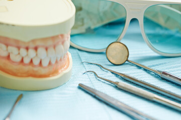 Dental prostheses and dental tools 