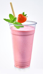 Erdbeeren-Milchshake mit frischer Minze