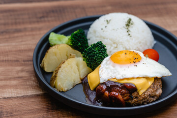 デミグラスソースハンバーグプレート