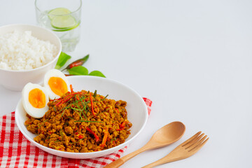 Stir Fried Pork with Yellow Curry Paste