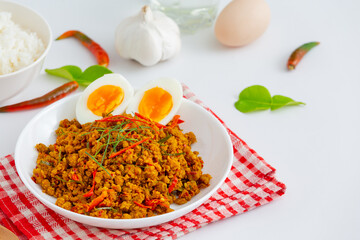 Stir Fried Pork with Yellow Curry Paste