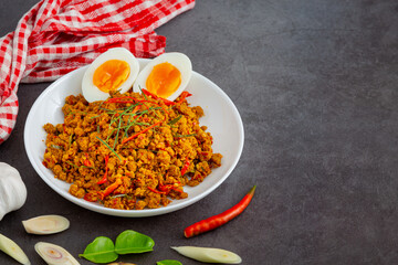 Stir Fried Pork with Yellow Curry Paste