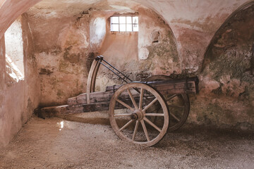 Alte Kanone im Keller 