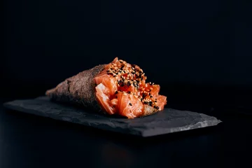 Gordijnen Temaki sushi salmon on the background dark Fundo Escuro © Studiomann