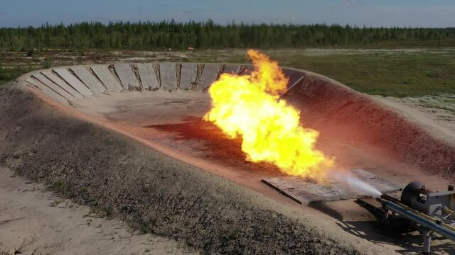 horizontal flare installation from above, annealing of a gas well