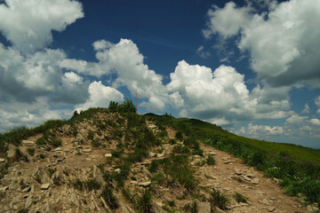 Chmury nad przełęczą Orłowicza.