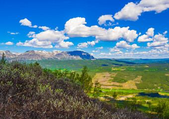 Obraz premium Beautiful valley panorama Norway Hemsedal Hydalen with snowed in Mountains.