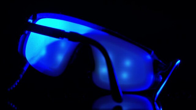 Binaural glasses with flashing light for pulsing rhythmic sound and meditation
