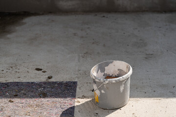 Eimer mit Putz