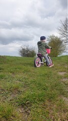Obraz premium person riding a bike