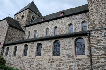 Fototapeta na wymiar FU 2020-06-20 Ahrtour hin 1065 Alte romanische Kirche