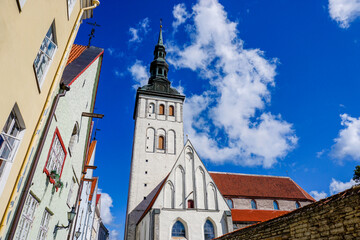 Fototapeta na wymiar the old town of Tallinn with a historic church