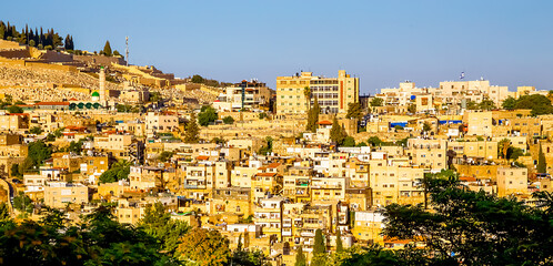 Obraz premium Jerusalem, Israel. view on Silwan or Siloam is arab neighborhood in East Jerusalem, on outskirts of Old City of Jerusalem. Part it builted atop necropolis cemetery of ancient Judea