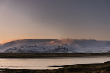 Fototapeta na wymiar góry na Islandii