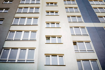 facade of the house in the final stages construction