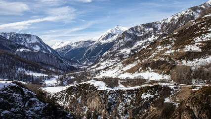 Fototapeta na wymiar panorama de montagne en hiver