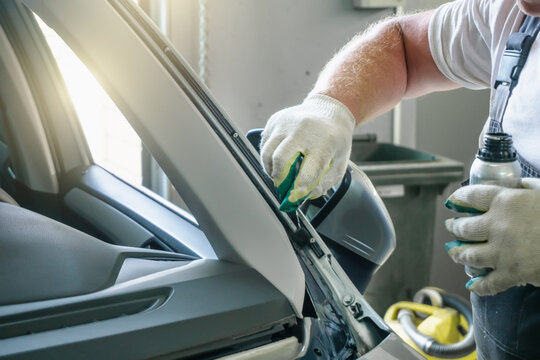 Process of preparing car for replacing windshield in car service.