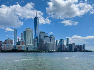 Naklejka premium New York, NY - USA - July 30, 2021: Horizontal view of the skyline of lower Manhattan's Financial district, with the World Trade Canter, World Financial Center and Battery Park City.