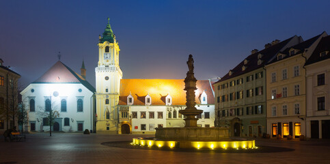 Fototapeta na wymiar Night view of buildings and fountain on Main Square in Bratislava historic city center