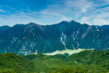 Fototapeta na wymiar 大観峰の展望台から見た黒部湖と立山連峰