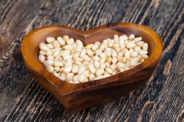 peeled pine nuts of small size