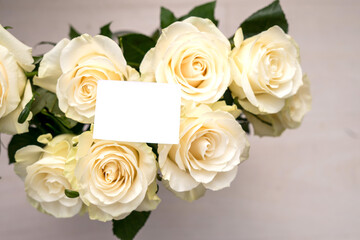 Gettig frame mock up card o white roses. Empty copyspace for text