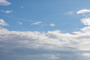 Obraz premium Blue sky with white clouds