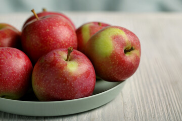 Apples on plate, red and green apples