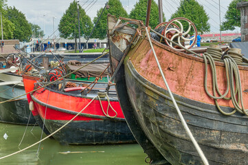 Historische Barkassen im alten Hafen in Rotterdam