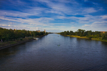 Blick auf den Fluß Elbe in Magdeburg, Sachsen Anhalt, Deutschland