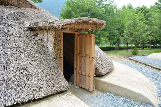 竪穴住居 の画像 33 050 件の Stock 写真 ベクターおよびビデオ Adobe Stock