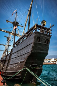 Partes de un barco velero espa&ntilde;ol del siglo XVI: , popa, castillo de popa, fanall, cofa, gavia, obenque, verga, mayor, trinquete, mesana