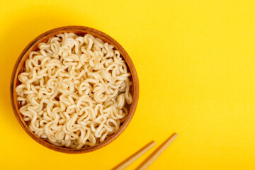 instant noodles in wood bowl