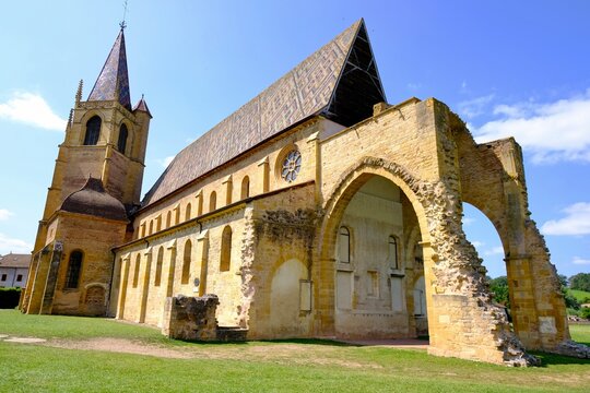 &eacute;glise village b&eacute;nissont dieu loire