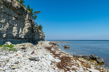 Fototapeta na wymiar landscape with steep dolomite stone wall, beautiful view of wild romantic coastal cliff landscape at the Baltic Sea at Tagalaht Bay, Saremma Island, Estonia