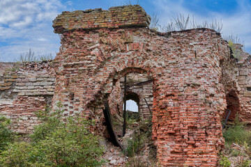 A destroyed brick building on the territory of the Oreshek fortress