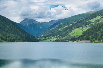 Fototapeta na wymiar Panoramablick über den Zoggler Staudamm in Südtirol