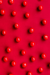 Ripe fresh tomatoes on red background top view pattern