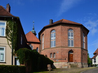 Fototapeta na wymiar Historisches Kloster und Kirche in der Altstadt von Walsrode, Niedersachsen