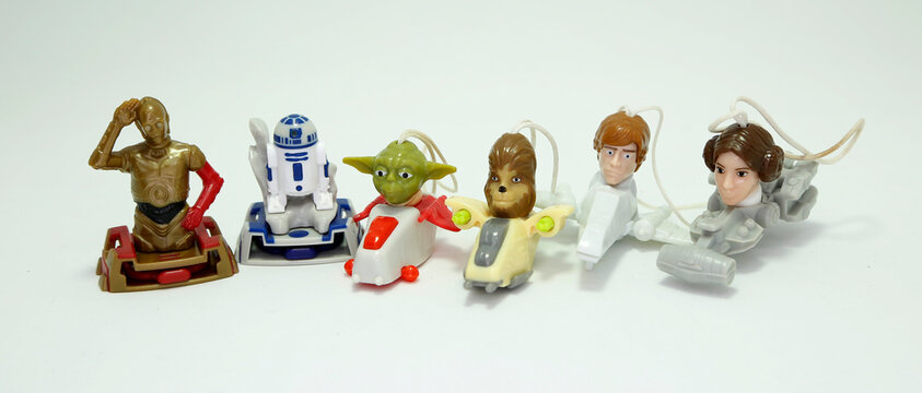 Star Wars. Movie's characters. Toys. Yoda, R2 d2, Luke Skywalker, princess Leia, Chewbacca, C 3PO. 
Small collectible toys. Saga. Isolated white. 
Kinder surprise.  Good guys.