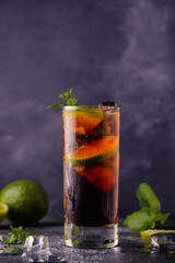 cocktail Cuba Libre with lime and ice
