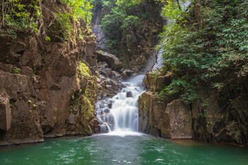 Fototapeta na wymiar Beautiful waterfall at Namtok phlio National Park chanthaburi thailand