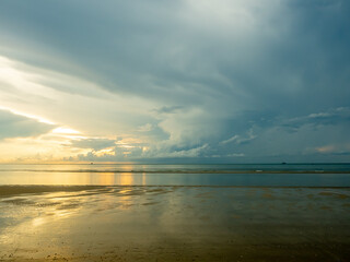 Fototapeta premium Seascape view in sunrise morning light
