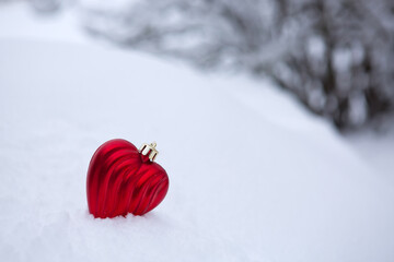 Obraz na płótnie Canvas Red heart in white snow.Valentines day background.